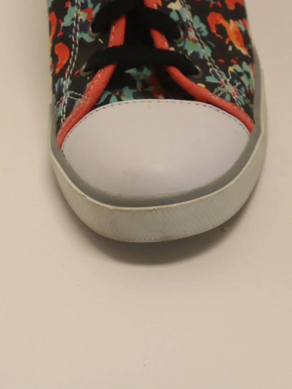 S Logo Circle with a Cross Mark in it Women's Shoes High Top Tennis Size 10 Med